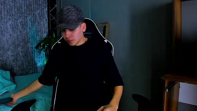 Mike 0233  online show from 03-23-25, 04:05