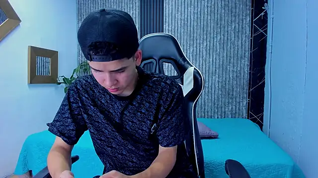 Mike 0233  online show from 10-31-25, 04:20