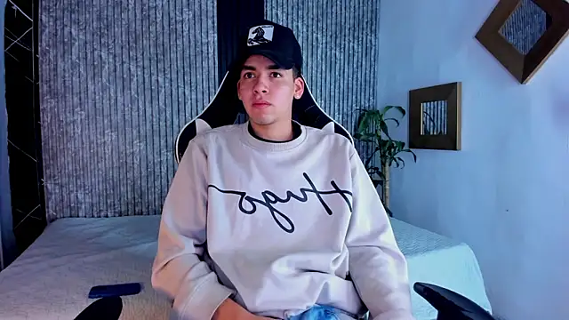 Mike 0233  online show from 09-10-25, 04:11