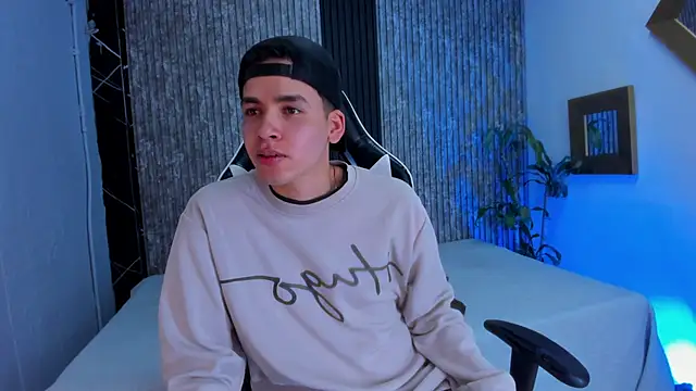 Mike 0233  online show from 10-08-25, 04:47