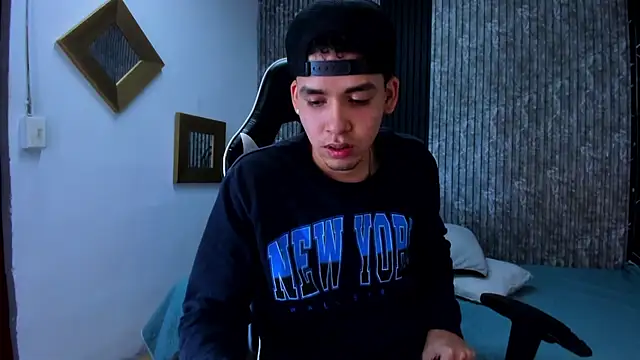 Mike 0233  online show from 09-25-25, 03:45