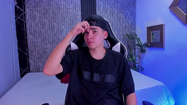 Mike 0233  online show from 10-15-25, 04:22