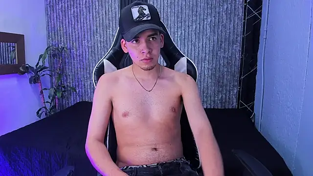 Mike 0233  online show from 10-22-25, 04:23