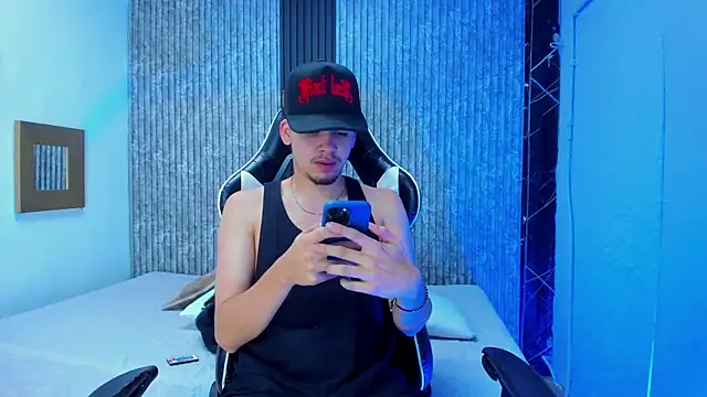 Mike 0233  online show from 01-10-26, 04:52