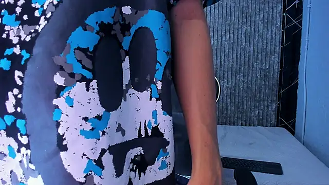 Mike 0233  online show from 10-17-25, 05:33