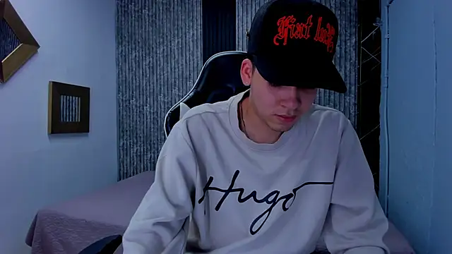 Mike 0233  online show from 11-26-25, 04:45