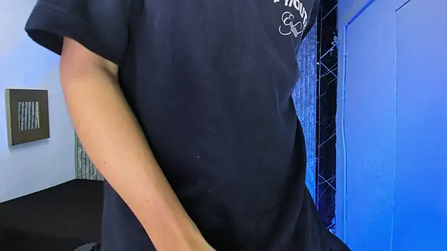 Mike 0233  online show from 12-20-25, 04:26