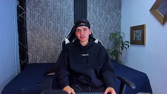 Mike 0233  online show from 10-04-25, 04:25