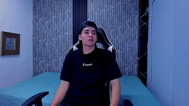 Mike 0233  online show from 11-27-25, 04:35