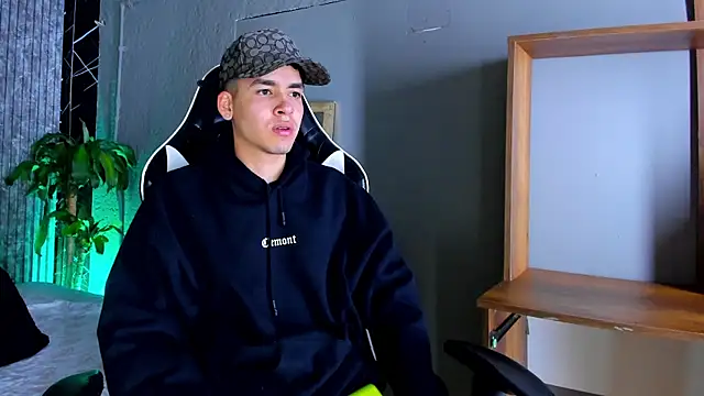 Mike 0233  online show from 03-18-25, 03:23