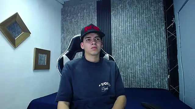 Mike 0233  online show from 11-23-25, 04:33