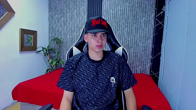 Mike 0233  online show from 11-18-25, 03:54