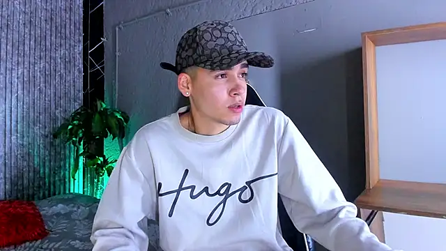 Mike 0233  online show from 03-19-25, 04:03