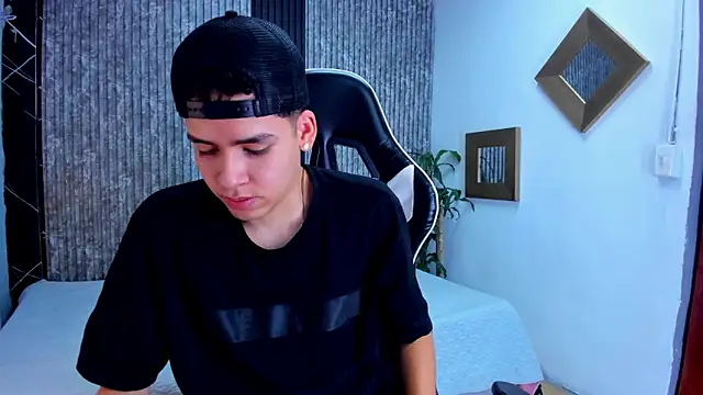 Mike 0233  online show from 09-19-25, 03:43