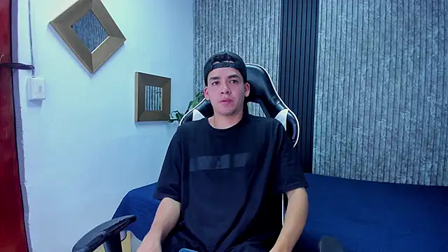 Mike 0233  online show from 10-29-25, 04:22