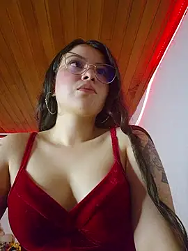 juli05star20 online show from 04-15-26, 03:34