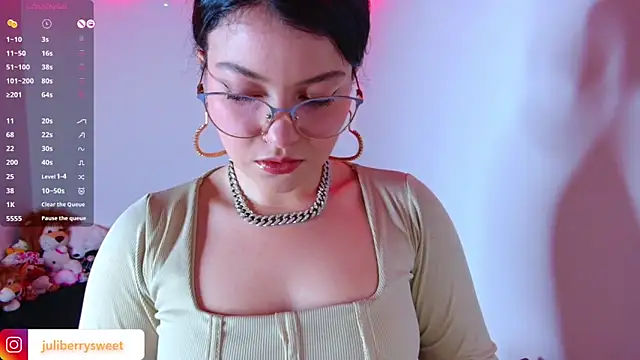 juli05star20 online show from 11-18-25, 01:10