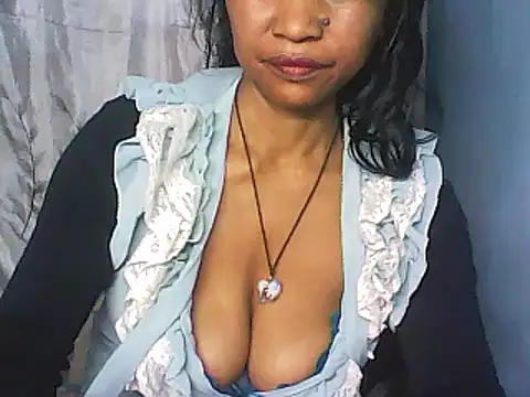 Snapshot of nene_belle chatting on 10-18-25, 06:54 nene belle online show from 10-18-25, 06:54