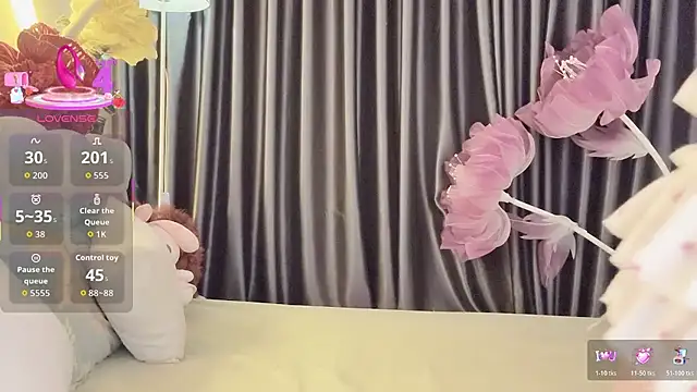 Nacy-Moonlight online show from 10-26-25, 04:29