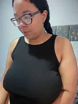 Snapshot of XMara chatting on 02-11-26, 04:29 XMara online show from 02-11-26, 04:29