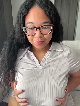 Snapshot of XMara chatting on 02-04-26, 04:02 XMara online show from 02-04-26, 04:02