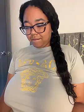 Snapshot of XMara chatting on 02-20-26, 03:03 XMara online show from 02-20-26, 03:03