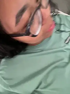 Snapshot of XMara chatting on 02-12-26, 04:40 XMara online show from 02-12-26, 04:40