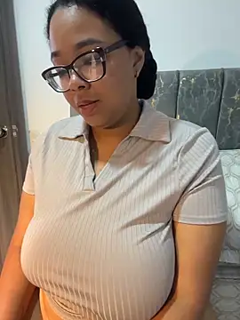 Snapshot of XMara chatting on 02-23-26, 04:07 XMara online show from 02-23-26, 04:07