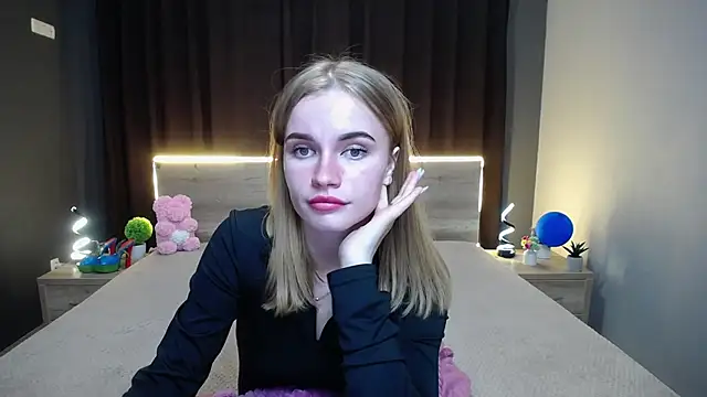 Snapshot of MargaritaKiss chatting on 10-13-25, 07:04 MargaritaKiss online show from 10-13-25, 07:04