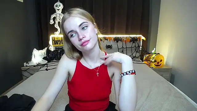 Snapshot of MargaritaKiss chatting on 10-15-25, 06:49 MargaritaKiss online show from 10-15-25, 06:49