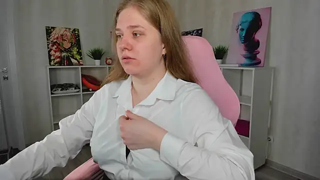 Snapshot of Megan_Violer chatting on 06-24-26, 05:22 Megan Violer online show from 06-24-26, 05:22