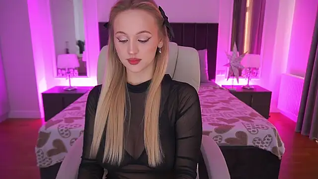 LylaYeess online show from 04-08-26, 06:26