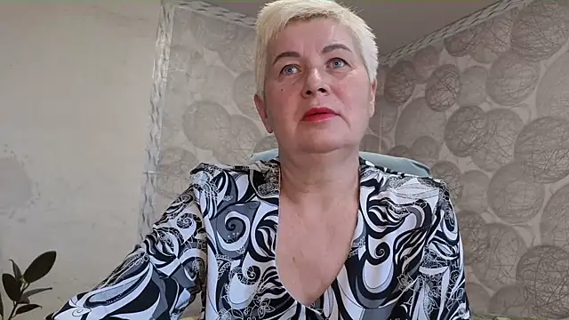 NicoleOlla online show from 10-28-25, 02:56