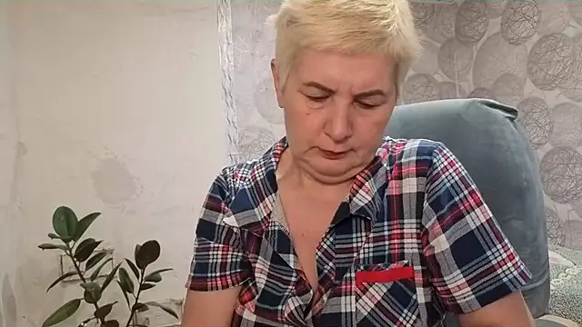 NicoleOlla online show from 11-05-25, 02:58