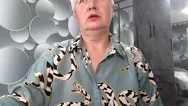 NicoleOlla online show from 10-05-25, 04:03