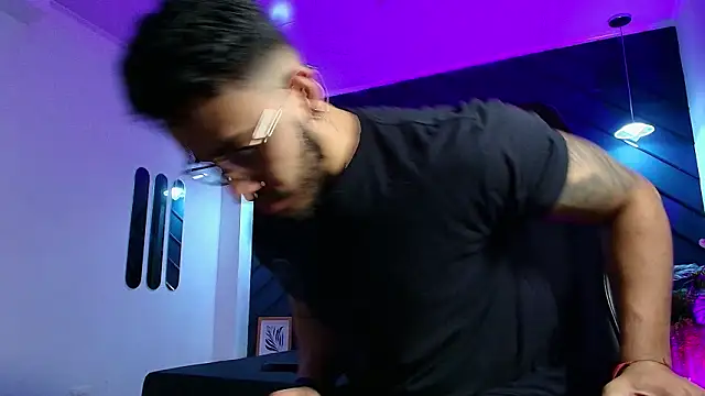 Snapshot of Liam_Kleiin chatting on 03-10-26, 11:25 Liam Kleiin online show from 03-10-26, 11:25