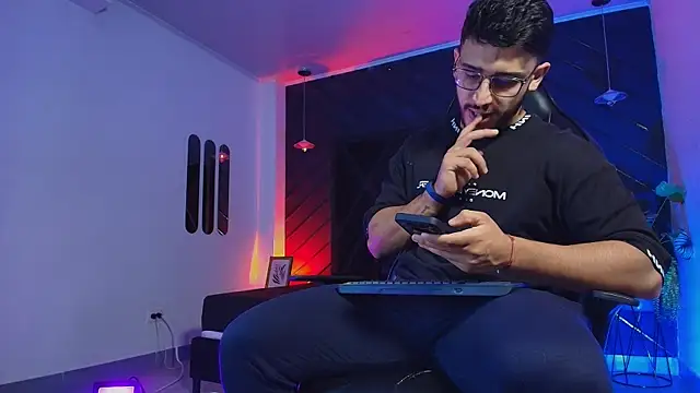 Snapshot of Liam_Kleiin chatting on 04-08-26, 11:33 Liam Kleiin online show from 04-08-26, 11:33