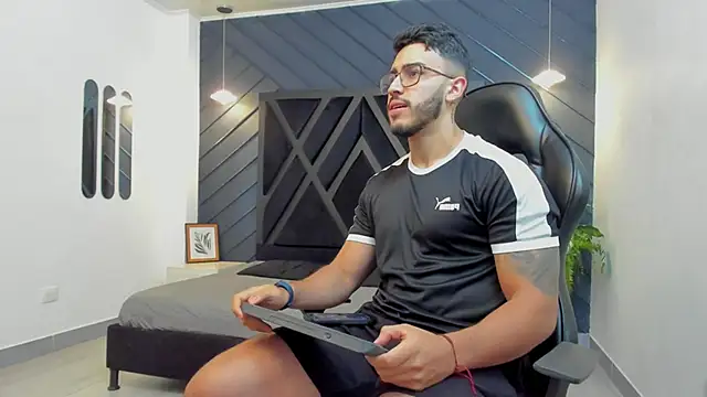 Liam Kleiin online show from 10-25-25, 11:20