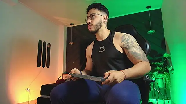 Snapshot of Liam_Kleiin chatting on 04-04-26, 11:28 Liam Kleiin online show from 04-04-26, 11:28