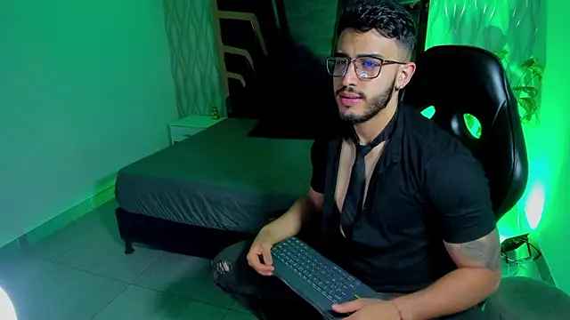 Snapshot of Liam_Kleiin chatting on 03-06-26, 11:27 Liam Kleiin online show from 03-06-26, 11:27