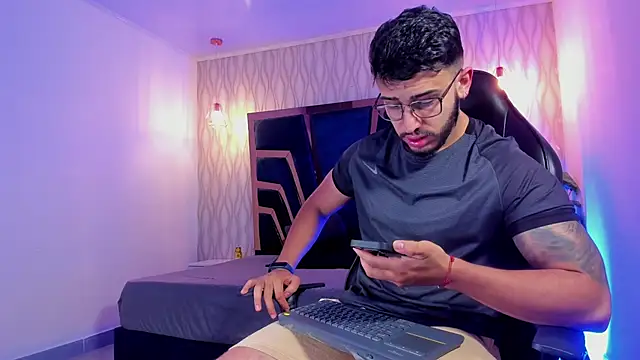 Snapshot of Liam_Kleiin chatting on 03-20-26, 11:22 Liam Kleiin online show from 03-20-26, 11:22