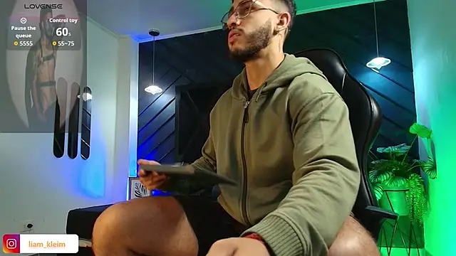 Snapshot of Liam_Kleiin chatting on 04-07-26, 11:23 Liam Kleiin online show from 04-07-26, 11:23