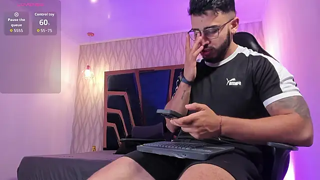 Snapshot of Liam_Kleiin chatting on 03-17-26, 11:24 Liam Kleiin online show from 03-17-26, 11:24