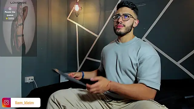 Snapshot of Liam_Kleiin chatting on 03-08-26, 03:15 Liam Kleiin online show from 03-08-26, 03:15
