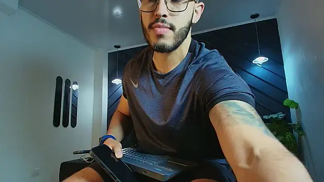 Snapshot of Liam_Kleiin chatting on 03-31-26, 11:23 Liam Kleiin online show from 03-31-26, 11:23