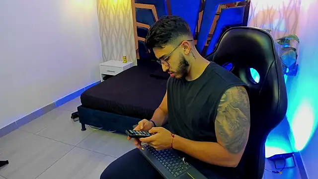 Liam Kleiin online show from 12-19-25, 11:34