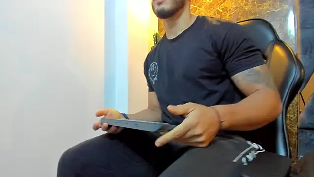 Snapshot of Liam_Kleiin chatting on 09-19-25, 11:14 Liam Kleiin online show from 09-19-25, 11:14