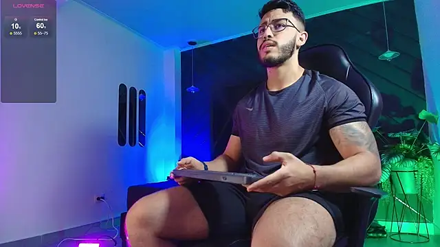 Snapshot of Liam_Kleiin chatting on 04-14-26, 11:26 Liam Kleiin online show from 04-14-26, 11:26