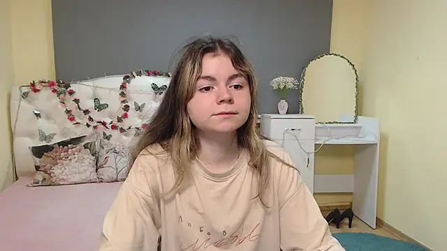 TinaRedly online show from 03-29-26, 05:47