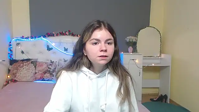 TinaRedly online show from 05-01-26, 06:02